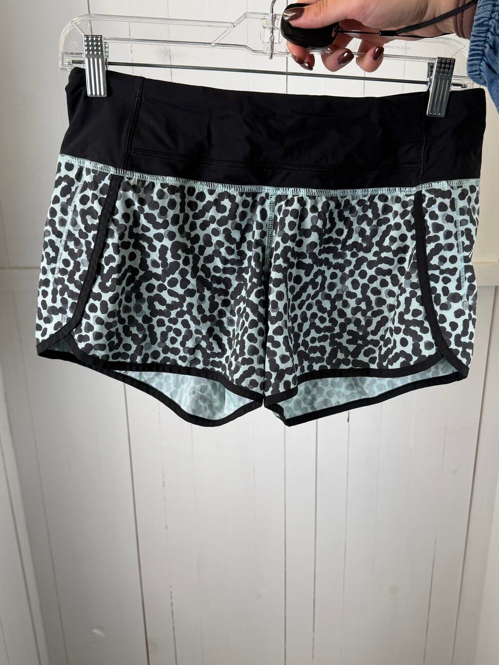 Lululemon Black Green Athletic Shorts Women’s Size 4